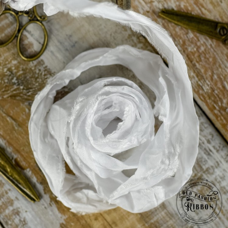 Wstążka gnieciona vintage biała 1,2m Old Fashion Ribbon