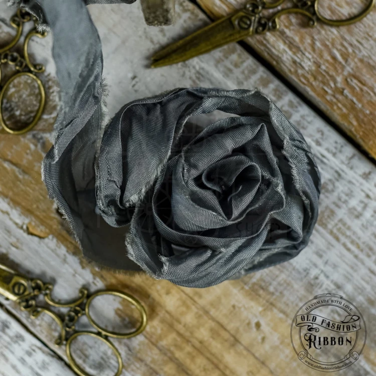 Wstążka gnieciona vintage ciemna szara 1,2m Old Fashion Ribbon