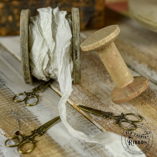 Wstążka gnieciona old white 120cm OLDSZ-42 Old Fashion Ribbon