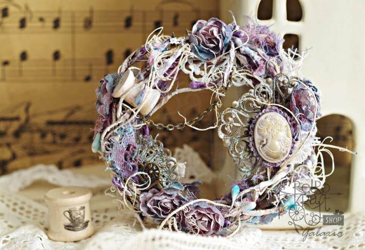 Kamea z damą brązowo-ecru żywiczna
