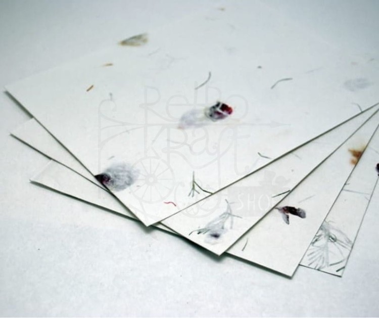 Papier czerpany A4 biały z płatkami róży 300g
