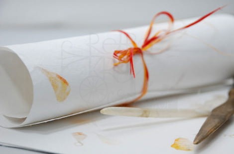 Papier czerpany A4 biały z nagietkiem 300g